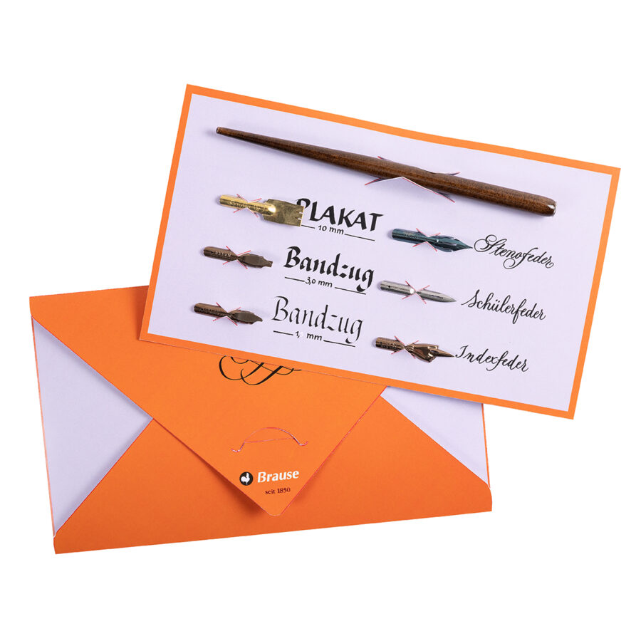 Pochette pour l’écriture et la calligraphie contenant 6 plumes (Sténo, Ecolière, Index, Plakat 10mm et Bandzug 1,5 mm, 3mm) et un porte-plume en bois.