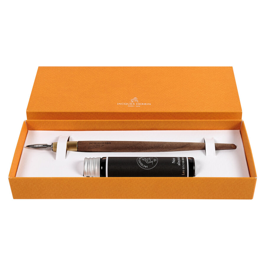 Coffret porte – plume en noyer et laiton et flacon d’encre