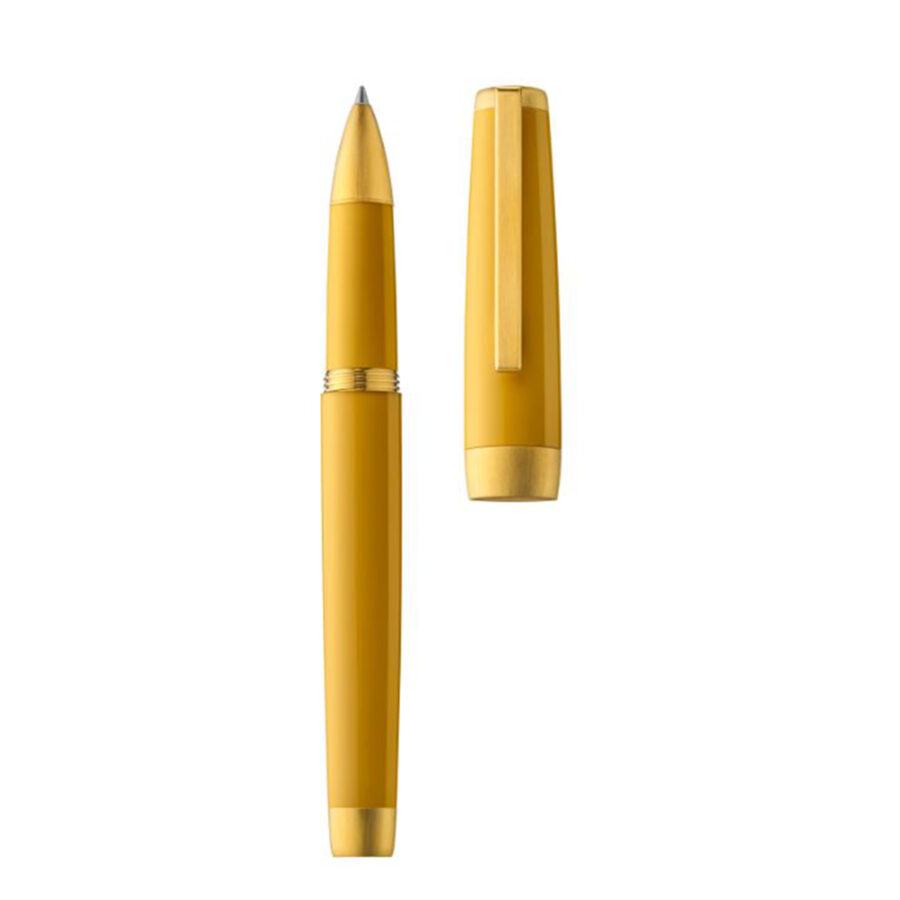 Stylo roller, corps résine de couleur ambre, attributs or jaune brossé