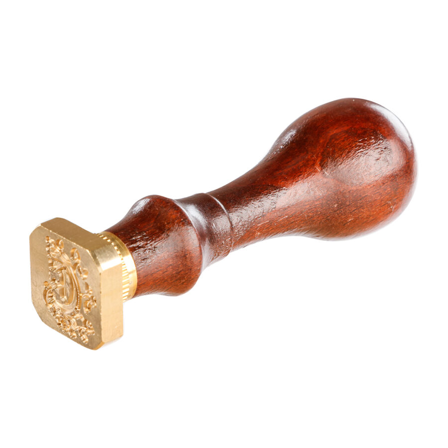 Square seal with varnished wooden handle, illuminated letter E