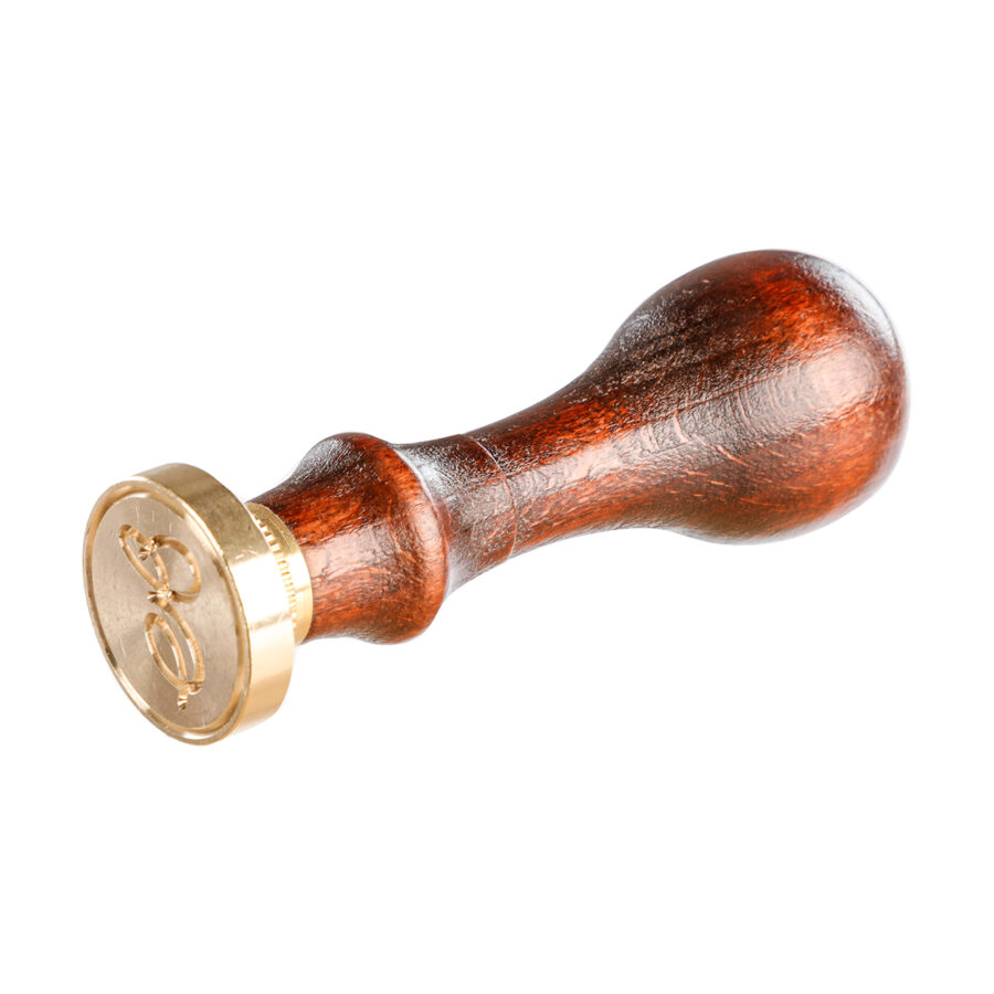 Sceau rond avec manche en bois vernis, lettre E en alphabet anglaise