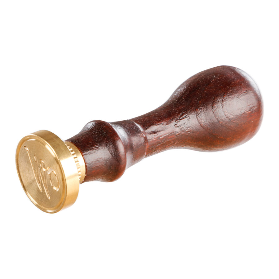 Sceau rond avec manche en bois vernis, lettre W en alphabet anglaise